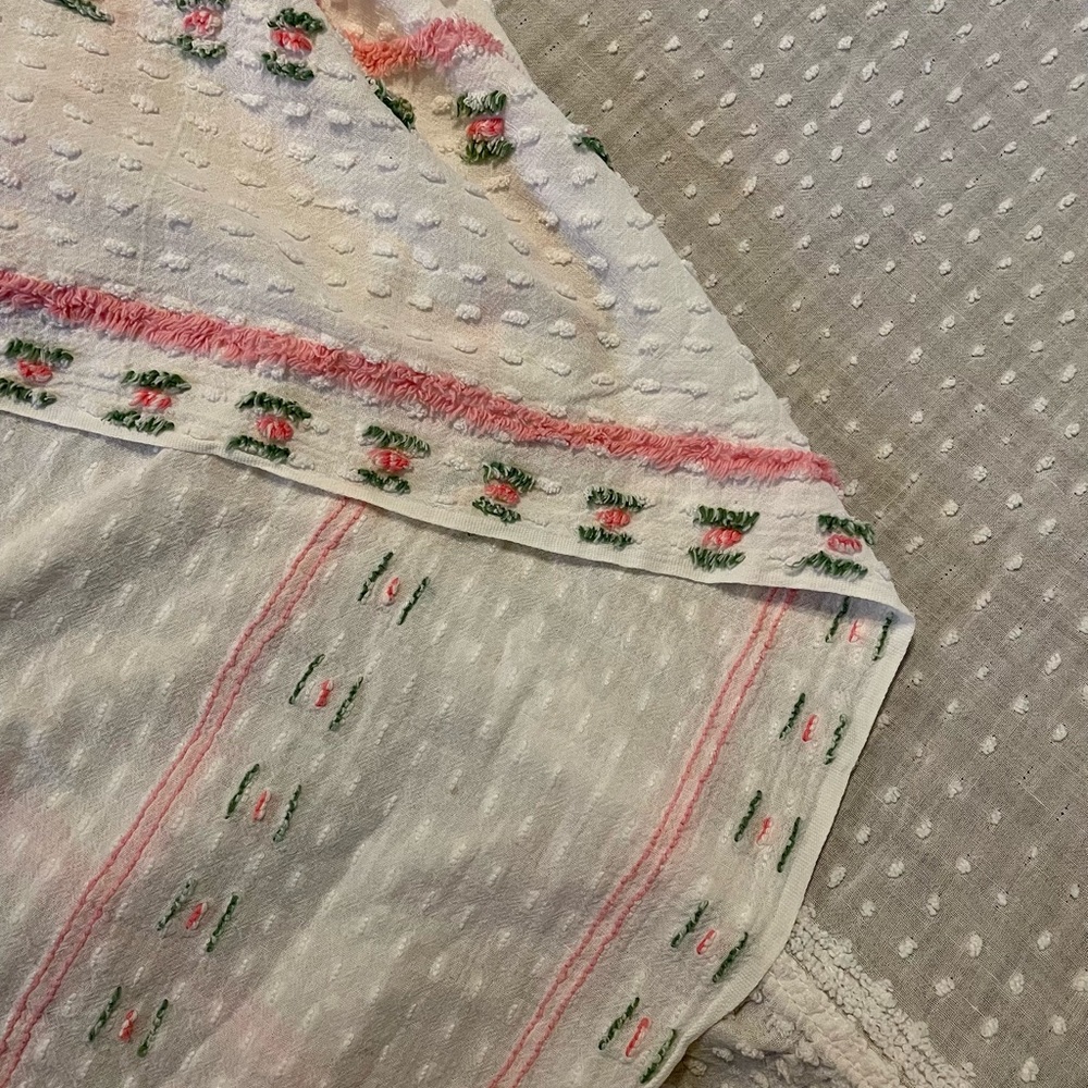 Vintage chenille needle-tufted pink and white skirted coverlet